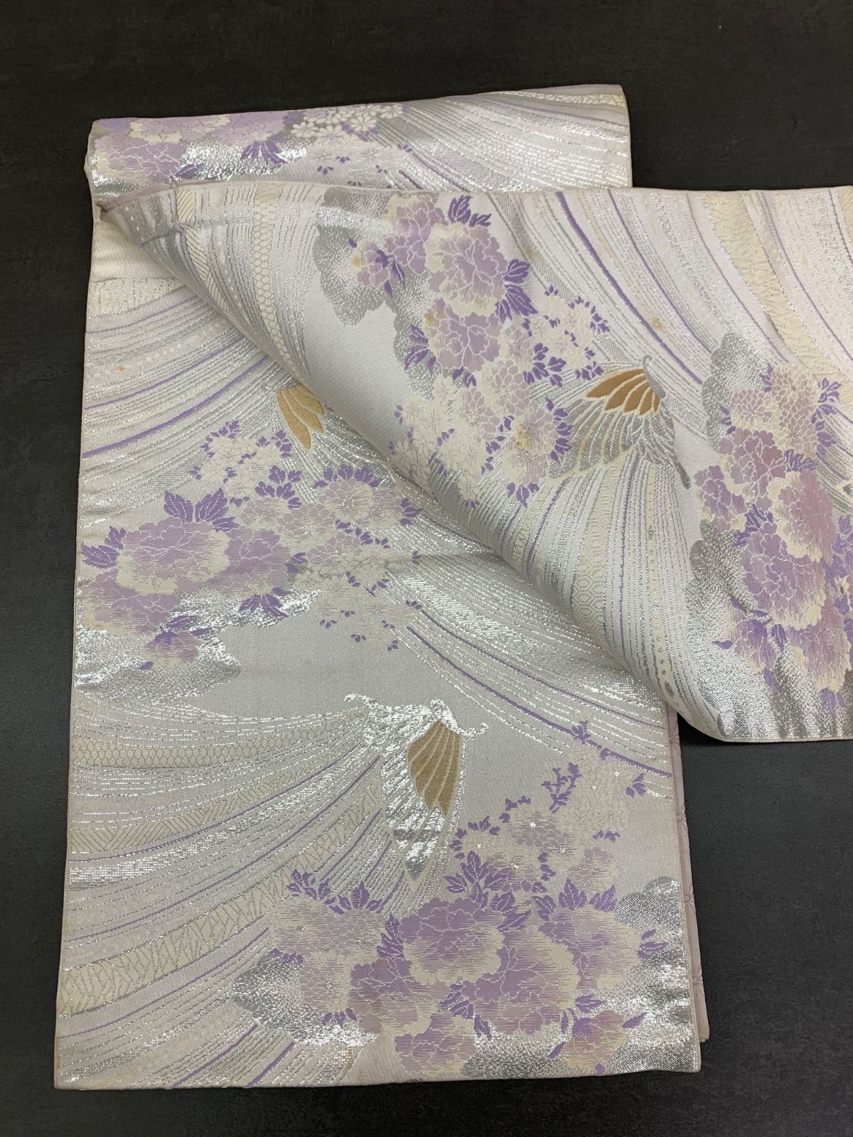 白地に菊の花、蝶々、流水模様の袋帯 - メルカリ