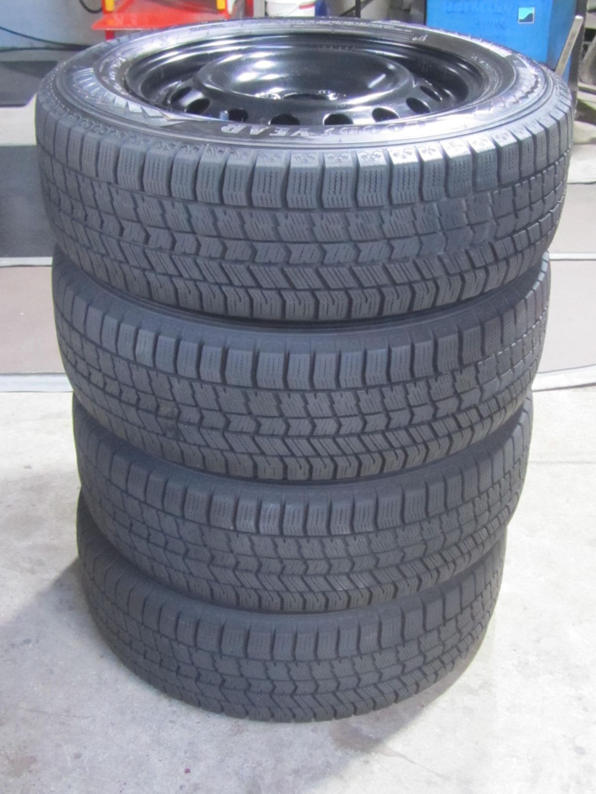 2024製タイヤ】185/65R15 スタッドレス グッドイヤー アイスナビ8