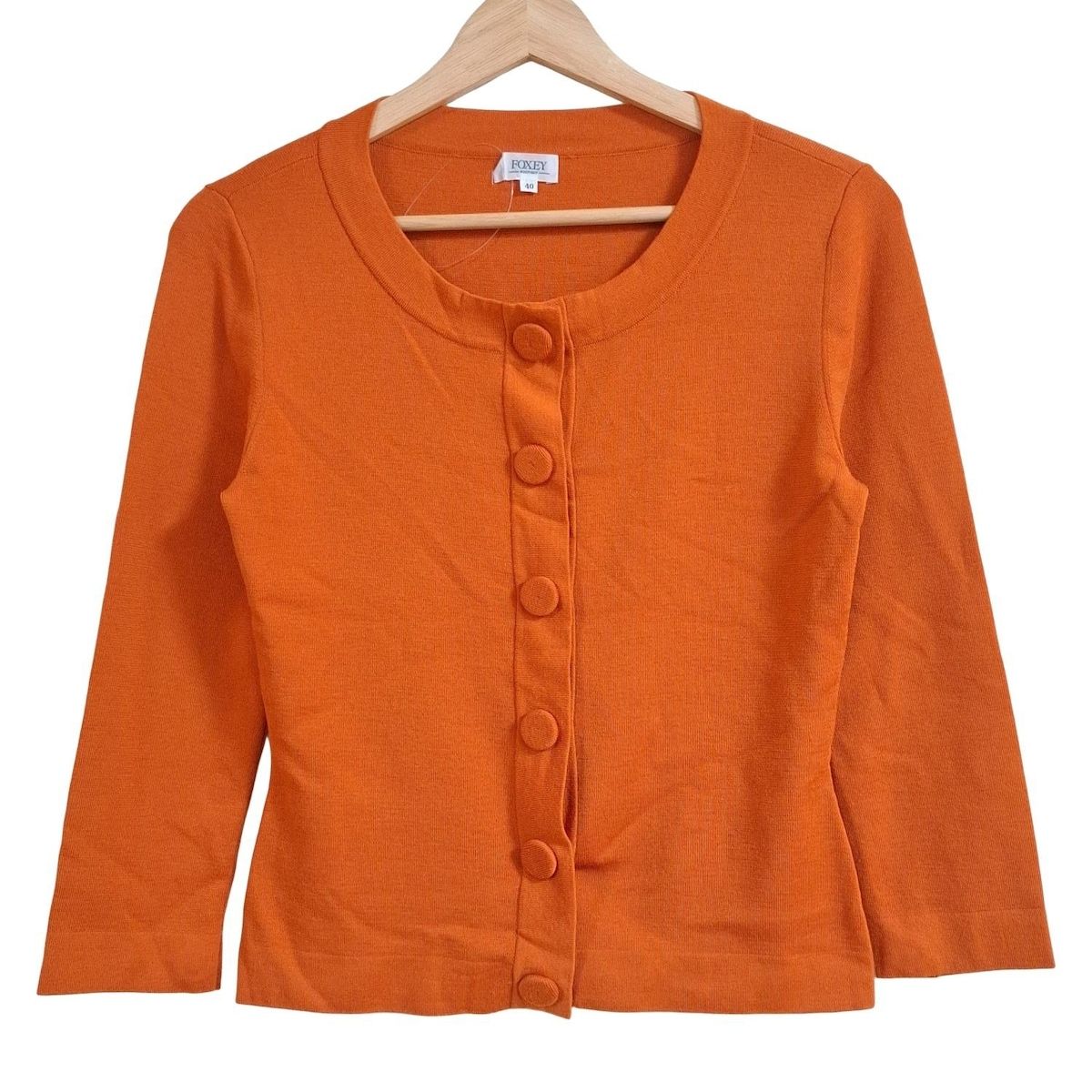未使用級✨2023年 フォクシー エブリデイカーディガン 長袖 オレンジ 未使用級✨2023年 フォクシー エブリデイカーディガン 長袖 オレンジ