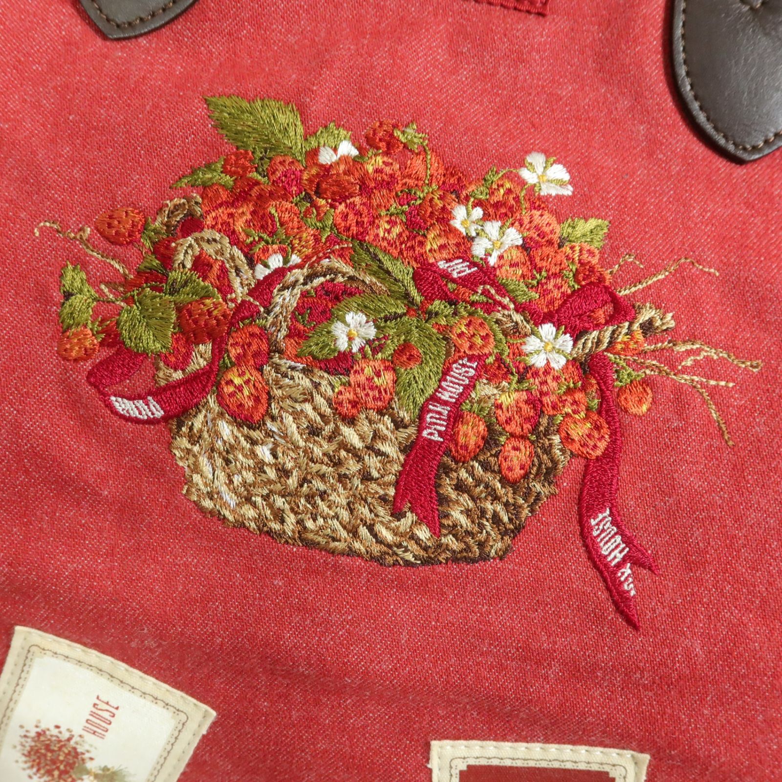 美品】ピンクハウス☆かごにたっぷりイチゴ刺しゅうとネームワッペンが