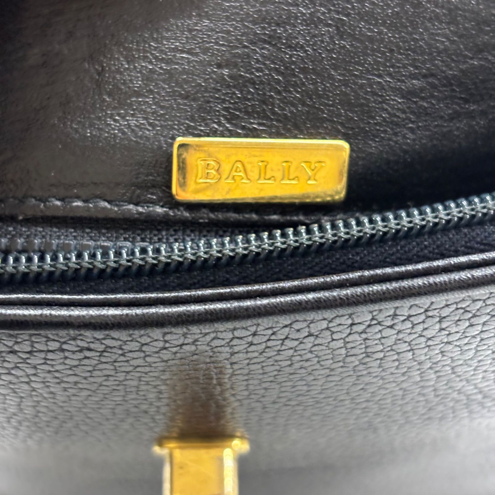 【売切SALE】正規品　BALLY バリー　ショルダーバッグ　ゴールド金具 ☆ BALLY バリー レザーショルダーバッグ ブラック ゴールド金具