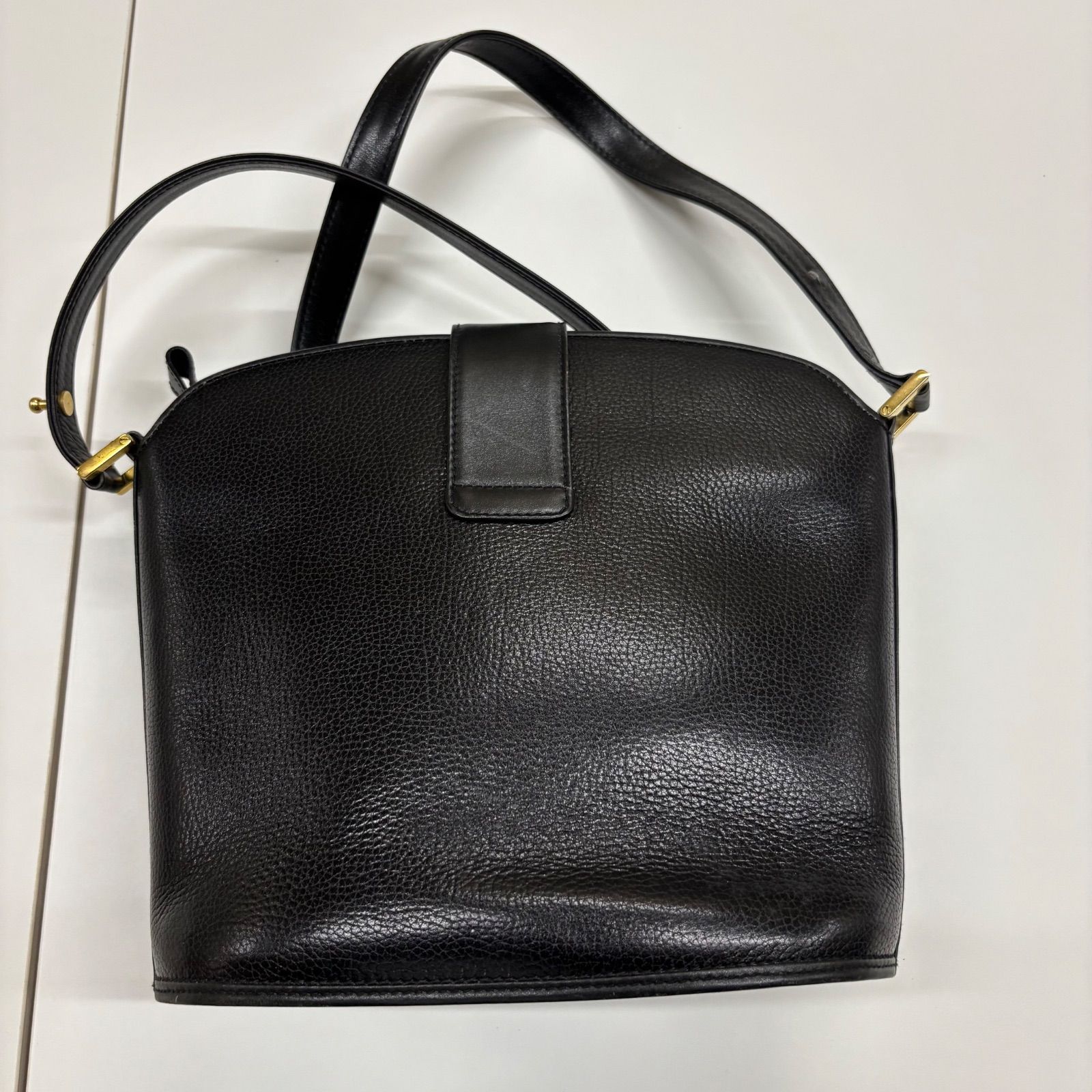 美品　バリー　Bally ショルダーバッグ　ブラック　ゴールド金具 ☆ BALLY バリー レザーショルダーバッグ ブラック ゴールド金具