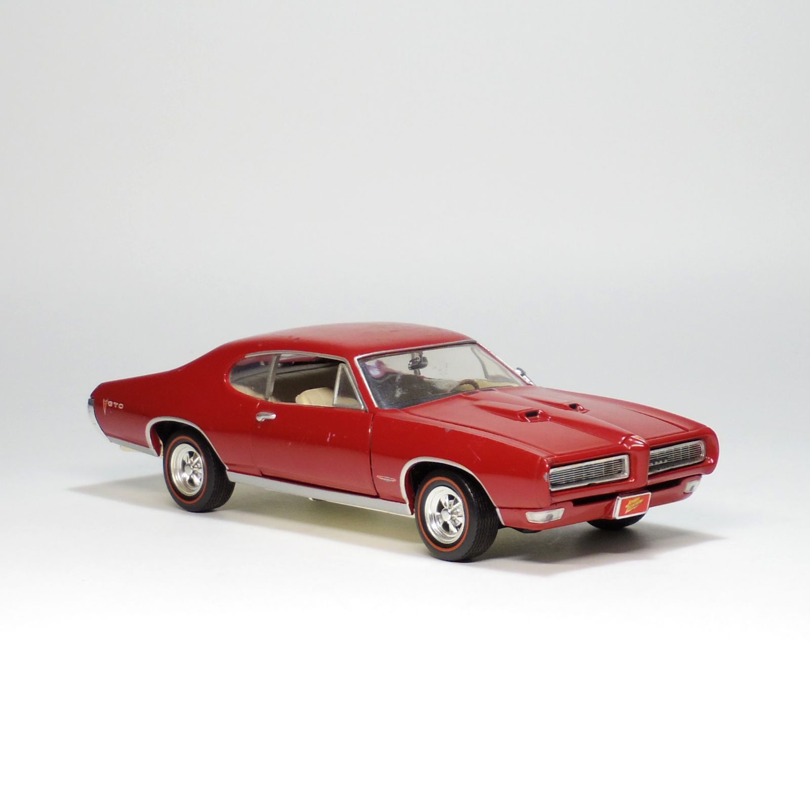 JOHNNY LIGHTNING ジョニーライトニング 1/24 ポンティアック PONTIAC