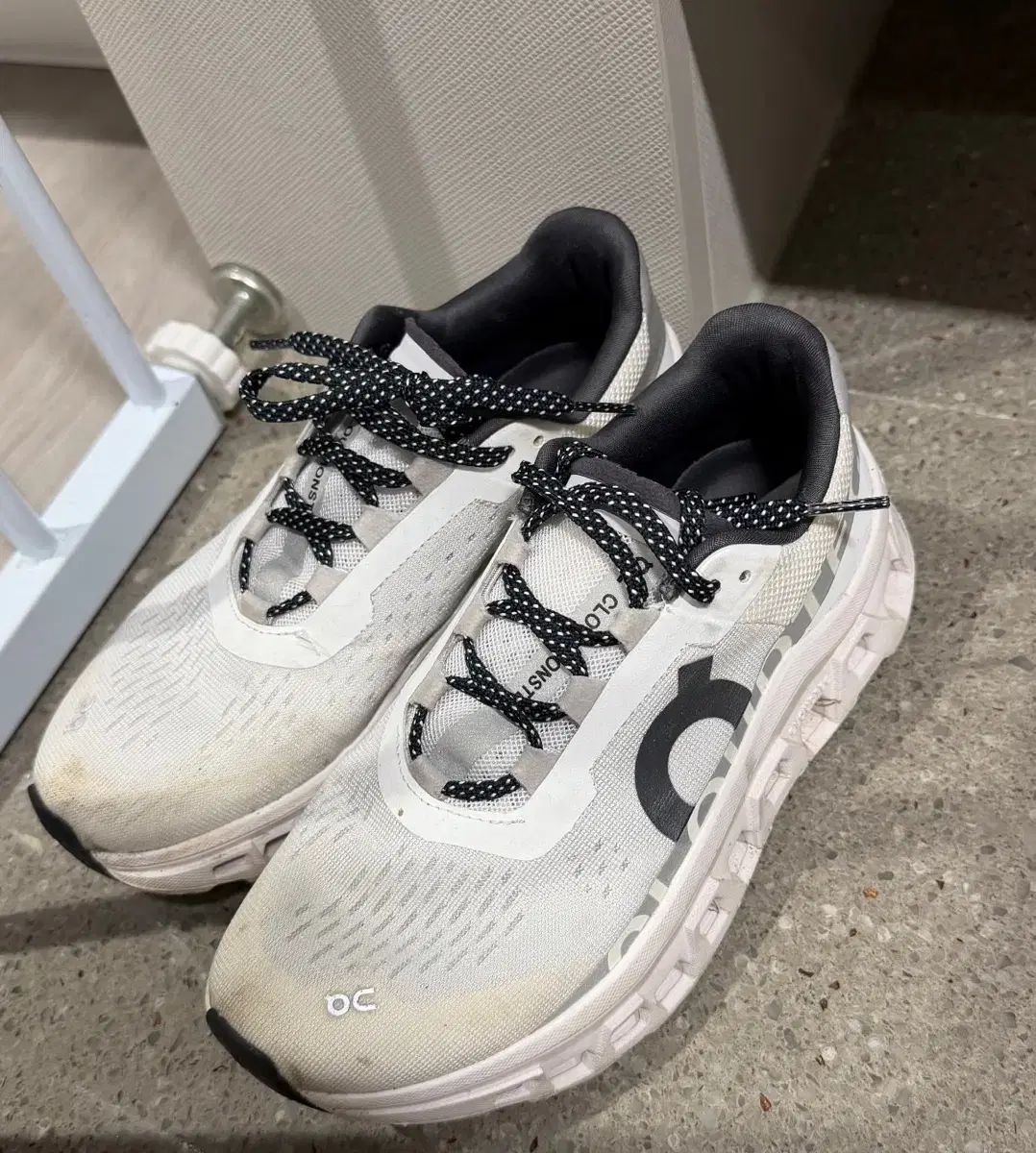 オン クラウドMONSTER 白 スニーカー 230