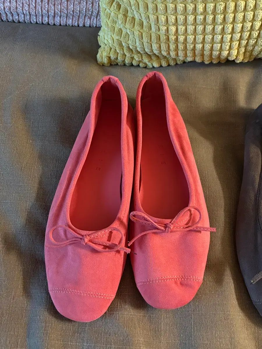 マリシュー スウェード リボン フラットシューズ ジーンピンク 茶色 245