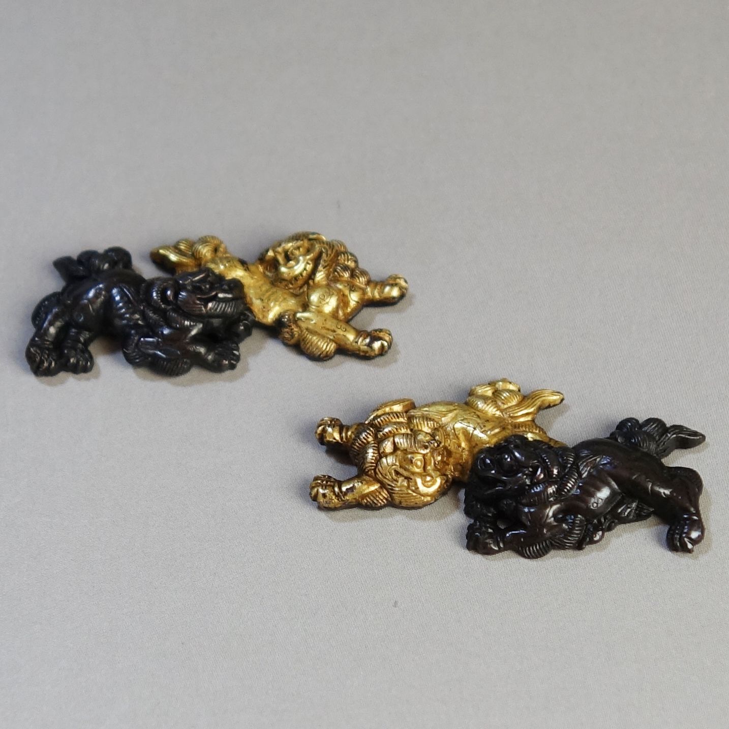 目貫 【 赤銅 鍍金 双獅子図目貫 】(箱付き) 日本刀 刀装具 鐔 鍔 目貫