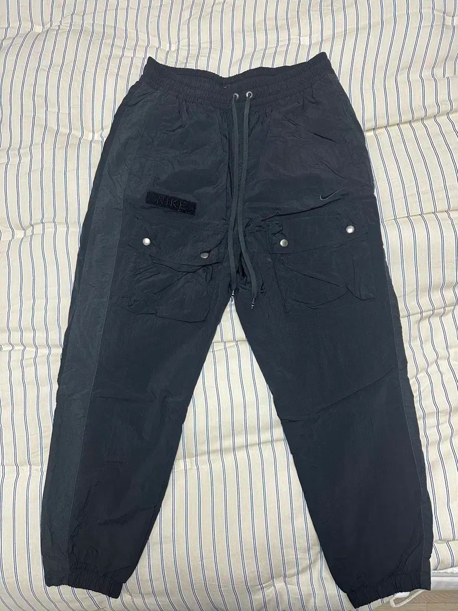 ナイキ NAU ウーブン カーゴ パンツ ブラック