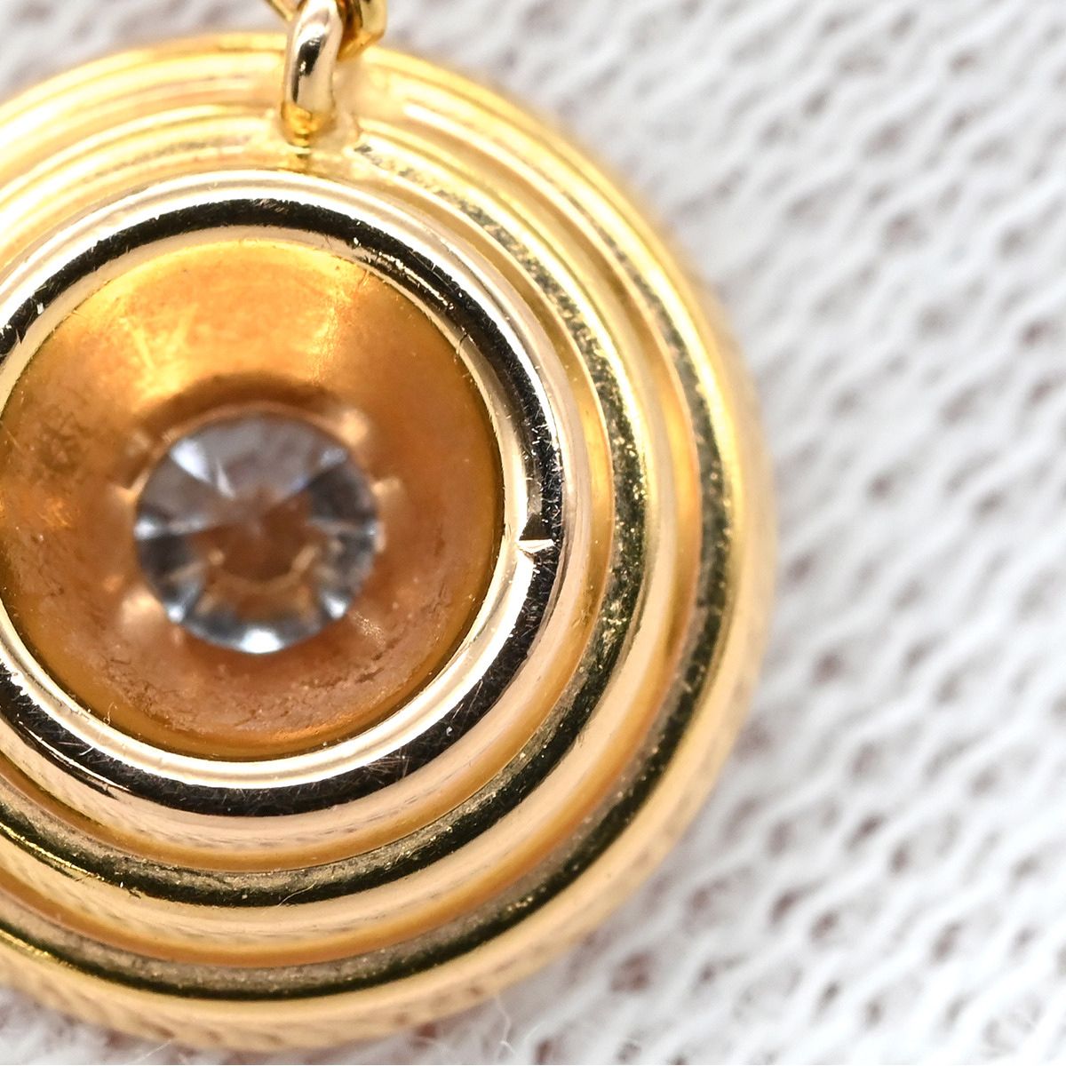 『断捨離中』カルティエ正規　チャームゴールドカラー美品／ネックレス　byメルカリ Cartier正規 ロゴチャームゴールド色チャーム／ネックレス 断捨離中