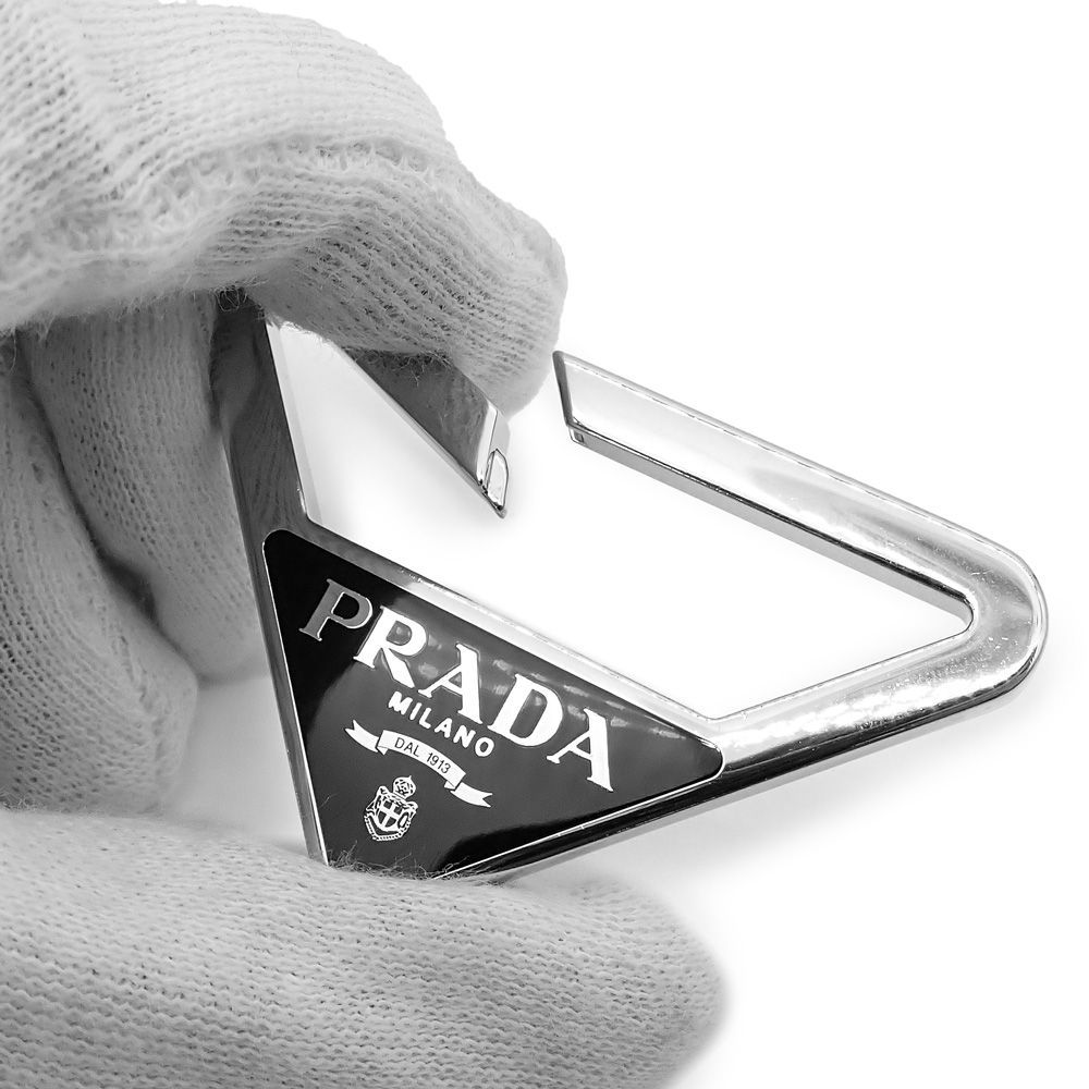 PRADA メタル キーチェーン　シルバー プラダ メタルキーチェーン キーリング チャーム トライアングルロゴ