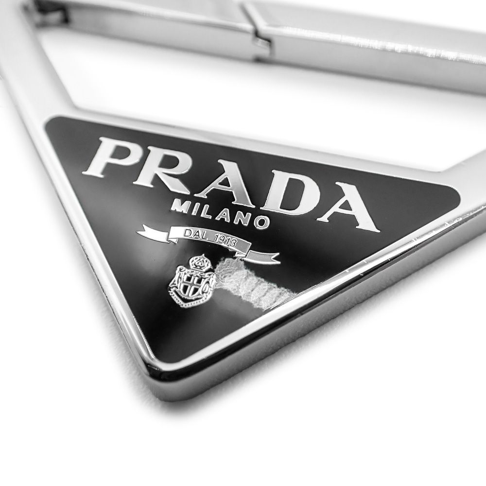PRADA メタル キーチェーン　シルバー Prada トライアングルロゴ キーチェーン | シルバートーン | FARFETCH JP
