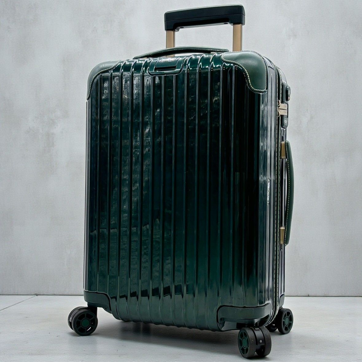 リモワ ボサノバ 870.52 グリーン 4輪 32 L 機内持込