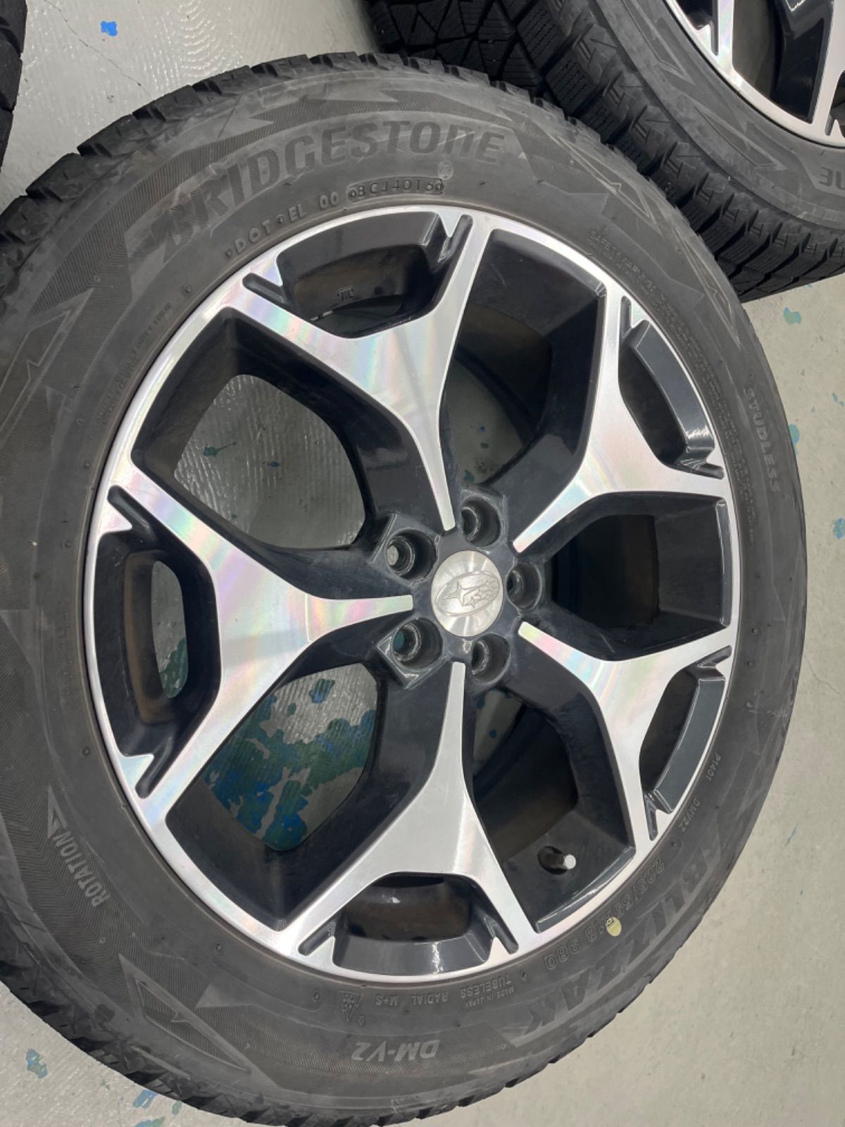 スバルフォレスタースタッドレスタイヤ純正ホイル付225/55R18 - メルカリ