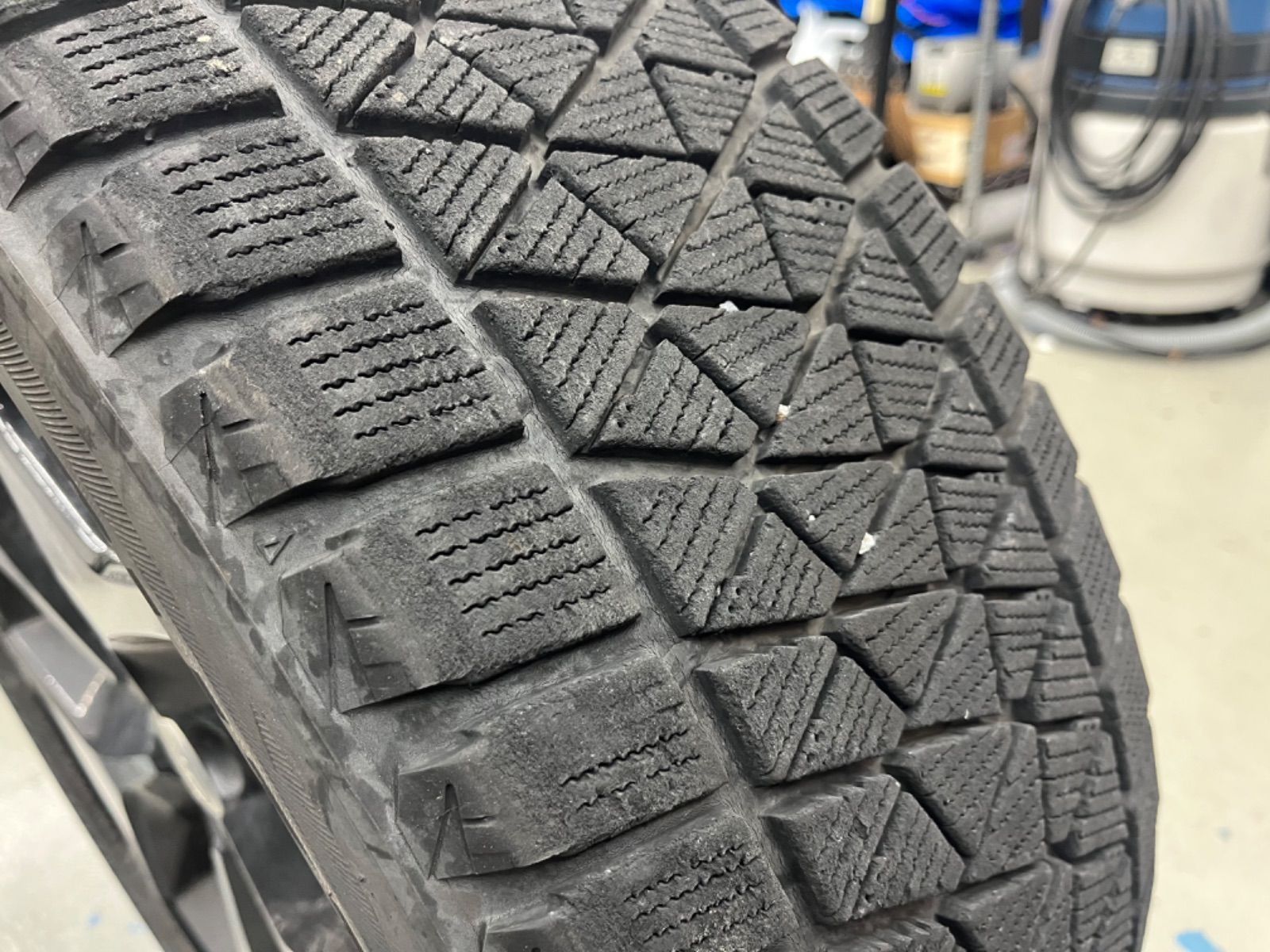 たけぽんさま専用スバルフォレスタースタッドレスタイヤ純正ホイル付