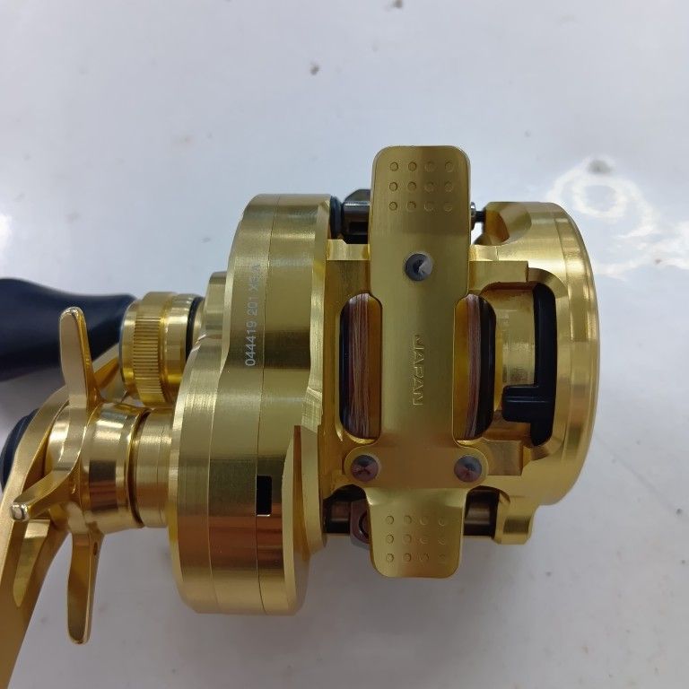 両軸リール 22カルカッタコンクエスト