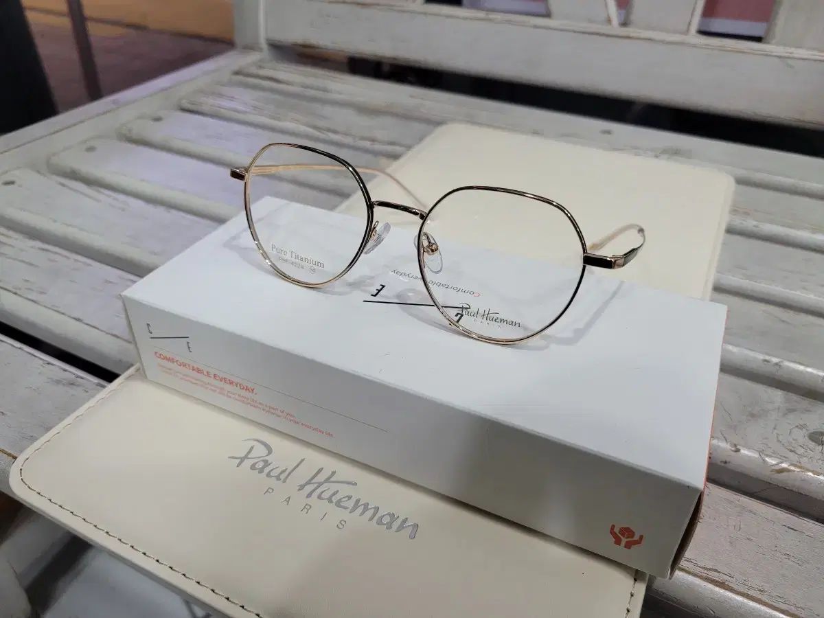 ポールヒューマンメガネ PHF 422 A GOLD六角 ピュアタン超軽量