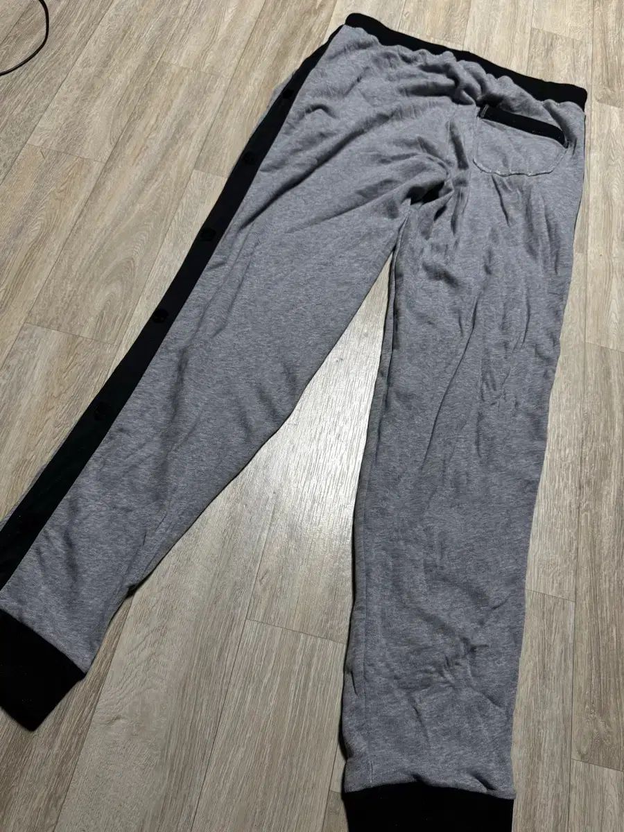 ハイドロジェン スナップ ボタン トレーナー ズボン