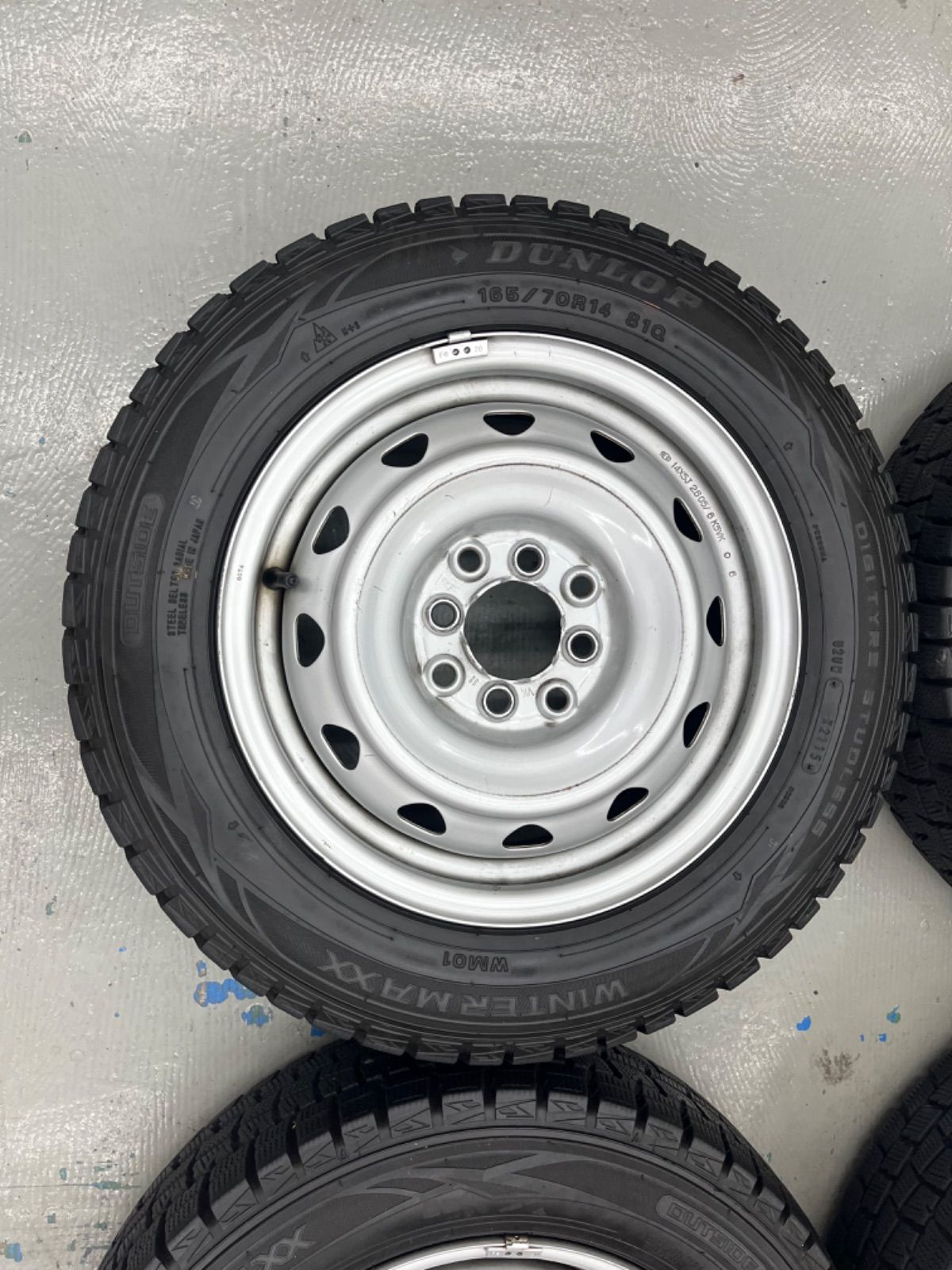 トヨタアクアスタッドレスタイヤ165 70 R 14