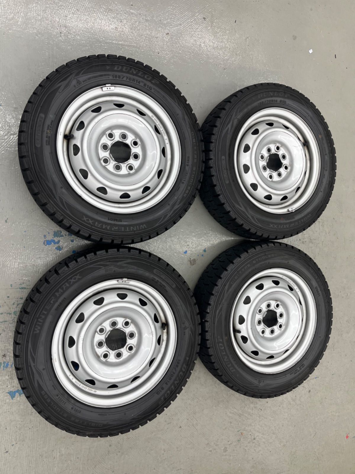 トヨタアクアスタッドレスタイヤ165 70 R 14