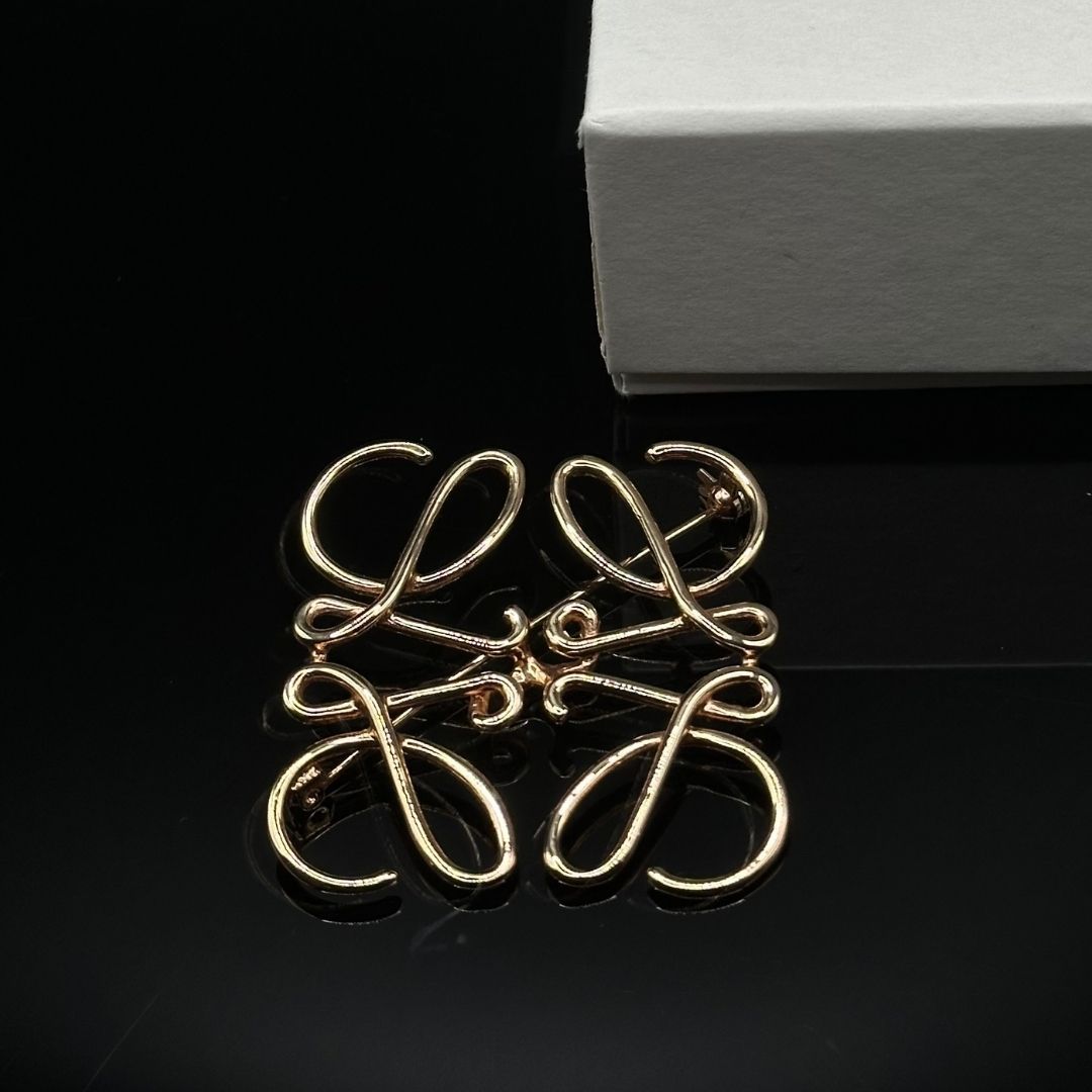 美品】Loewe アナグラム ロゴ ブローチ ローズゴールド - メルカリ