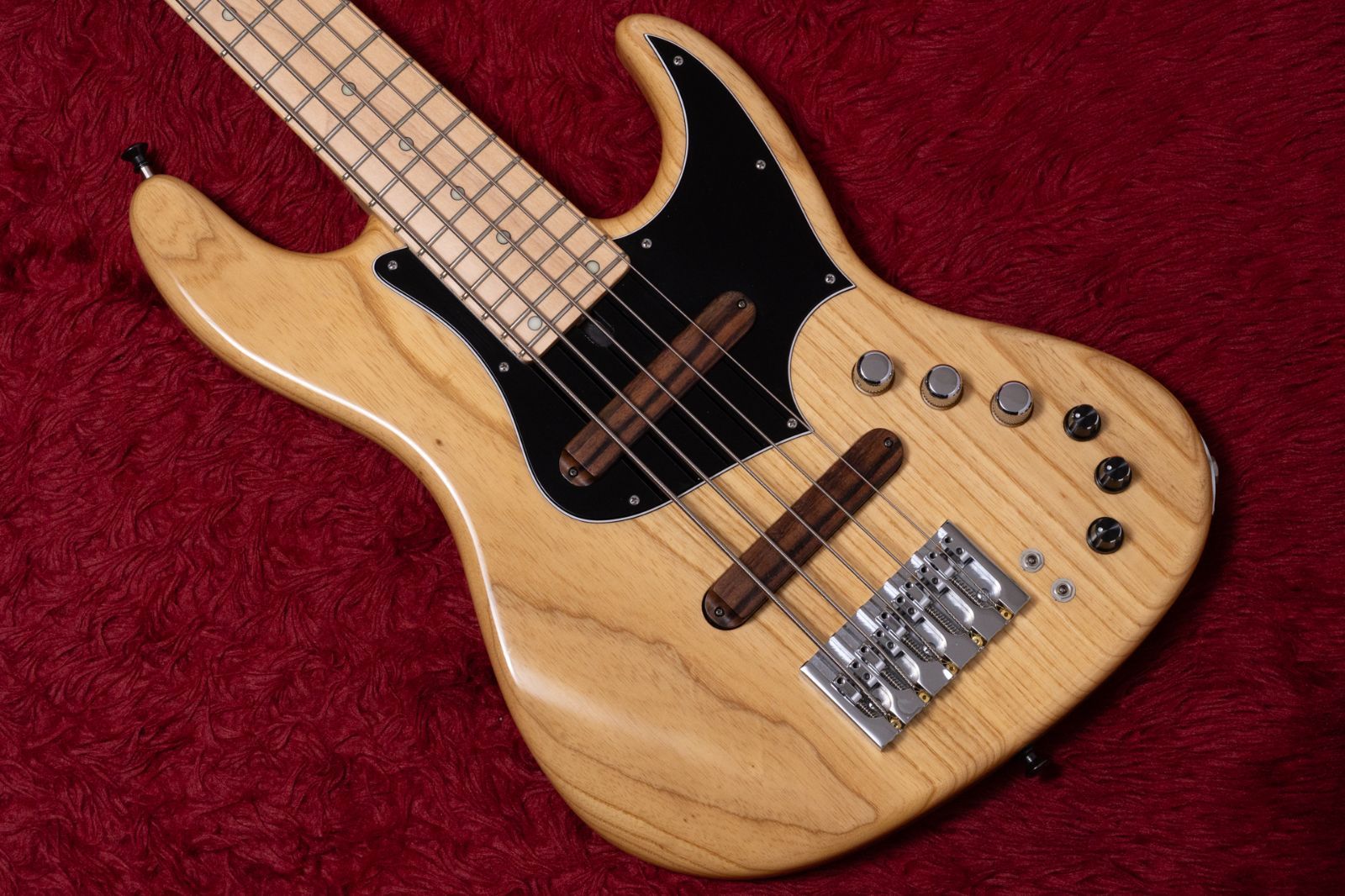 Xotic XJ-1 T NAT 2014 4.750 kg J-1170 GIB横浜