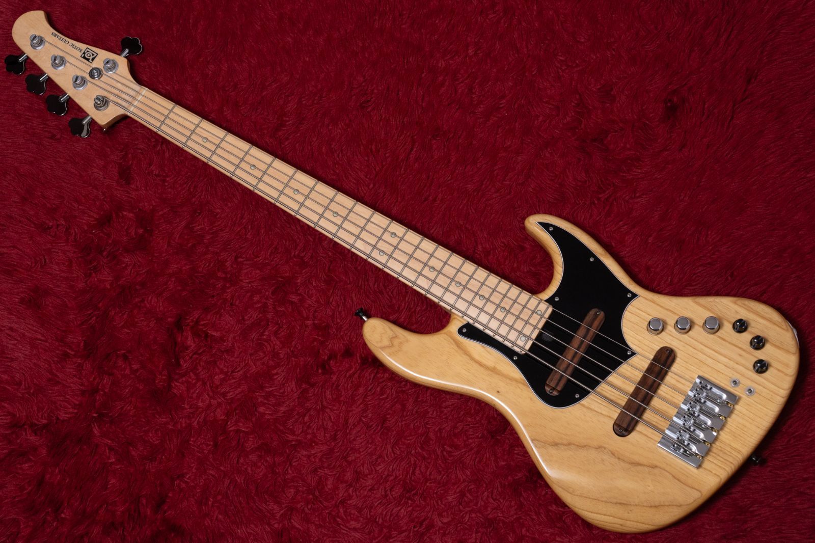 Xotic XJ 1 T NAT 2014 4 750 kg J 1170 GIB横浜