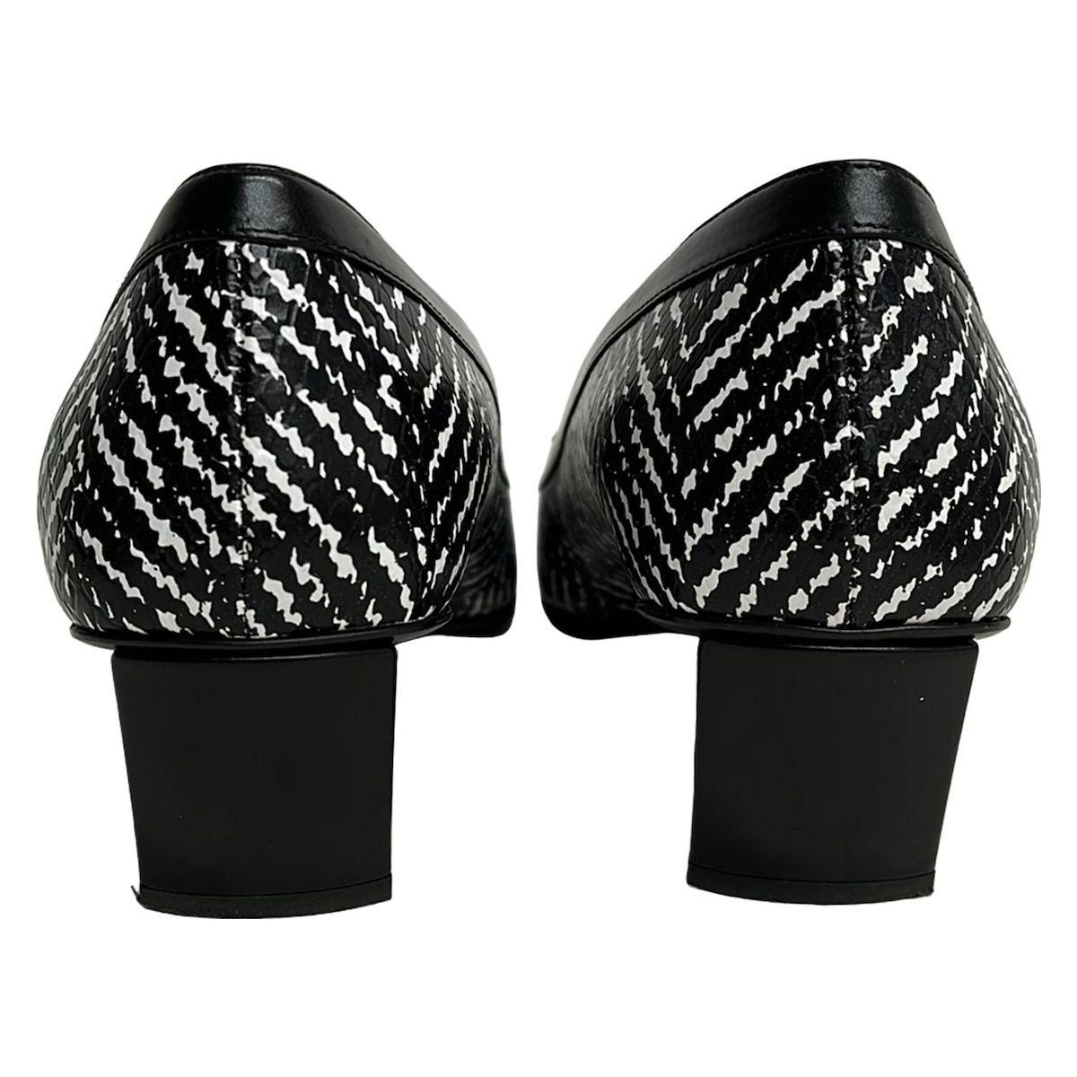 RogerVivier(ロジェヴィヴィエ) パンプス 37 1/2 レディース - 黒×白