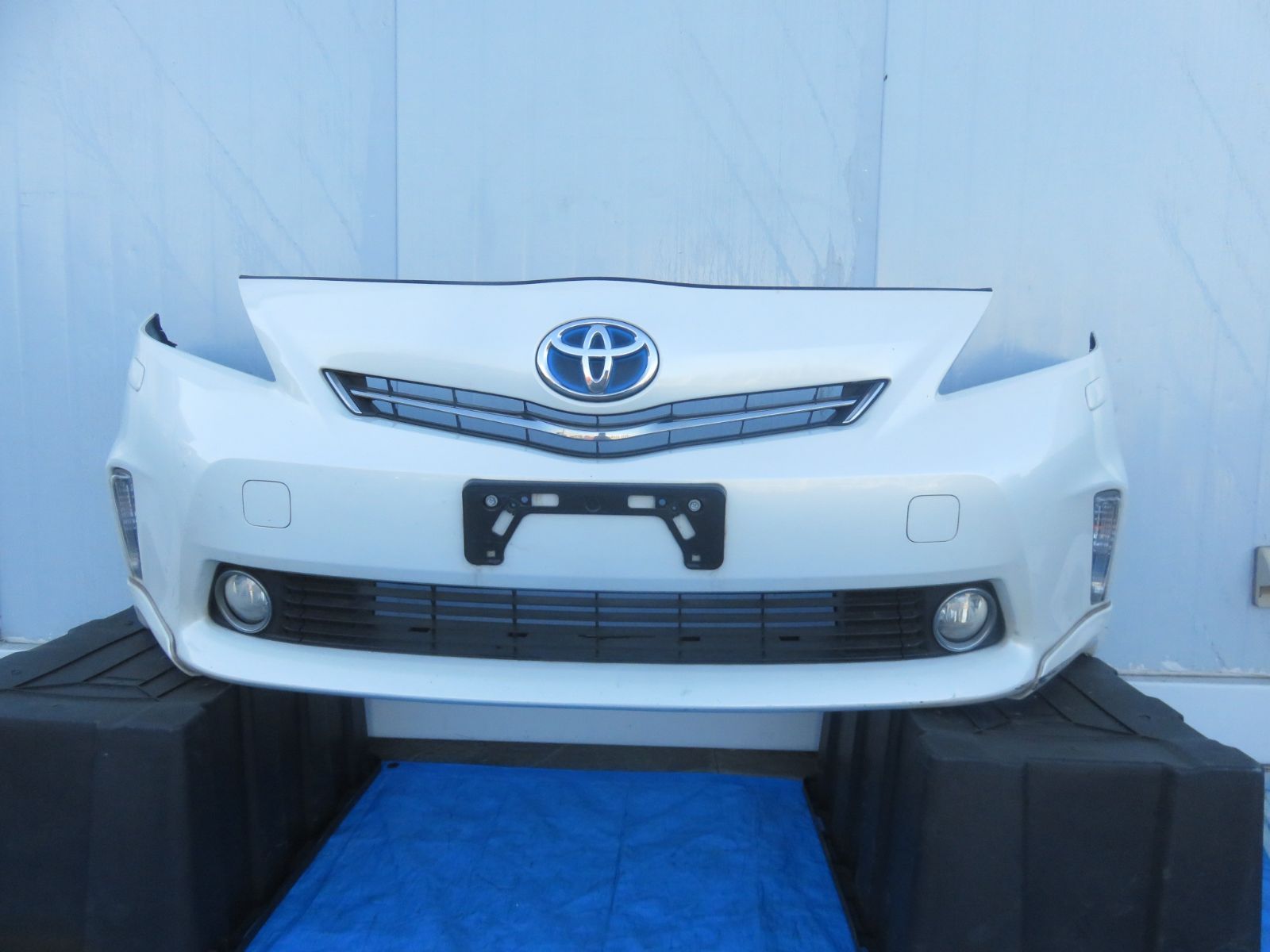 ZVW40W ZVW41W 前期 プリウスα 純正フロントバンパー 白色番070 ☆SFC3953/プリウスα ZVW40W ZVW41W 前期 純正 フロントバンパー 070