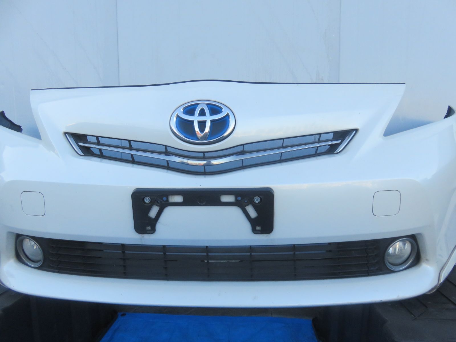 ☆SFC3953/プリウスα ZVW40W ZVW41W 前期 純正 フロントバンパー 070