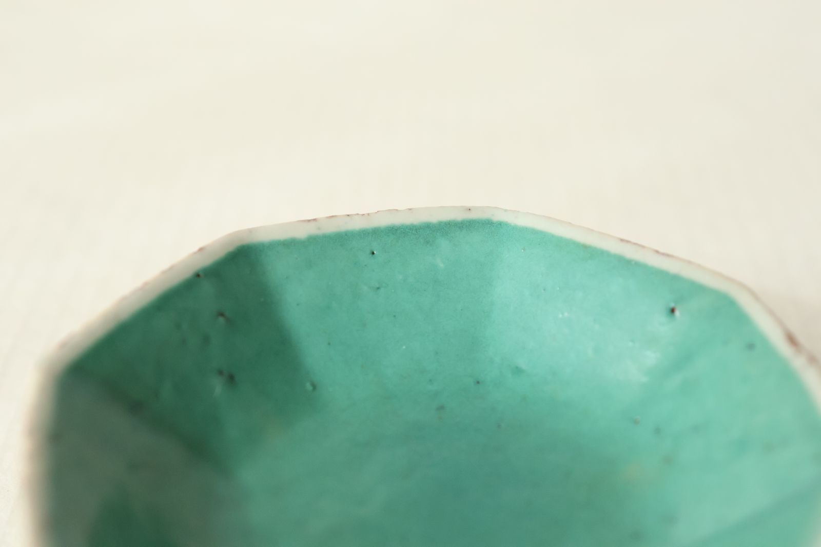 中国美術 松石緑釉粉八角高台皿 中国19-20世紀 骨董（茶壷はイメージ