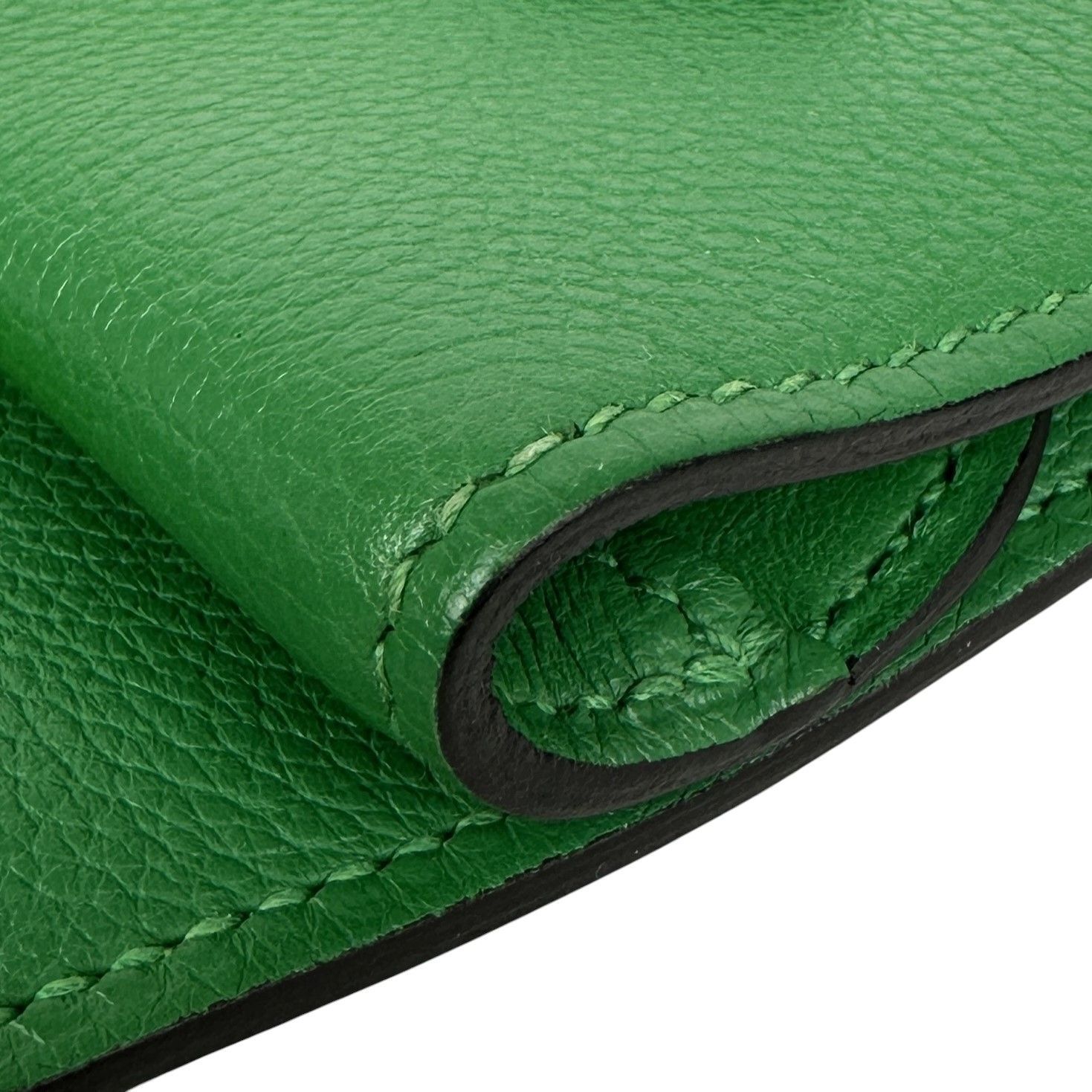 グリーン ポーチ