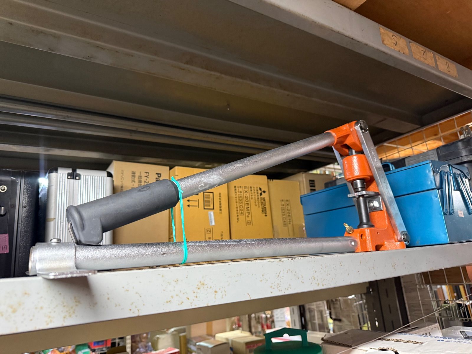 穴あけ寸法 Φ10