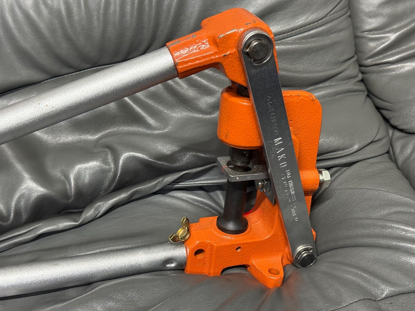 ダクター穴あけ工具