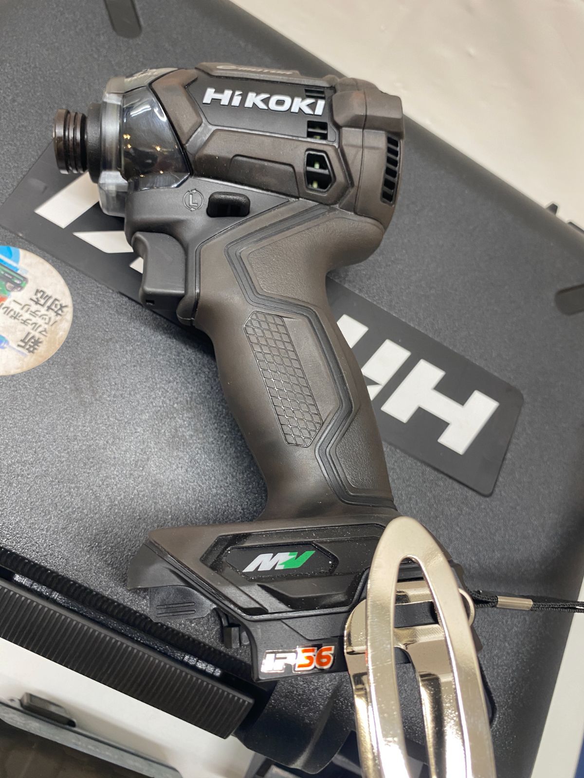 コードレスインパクトドライバ