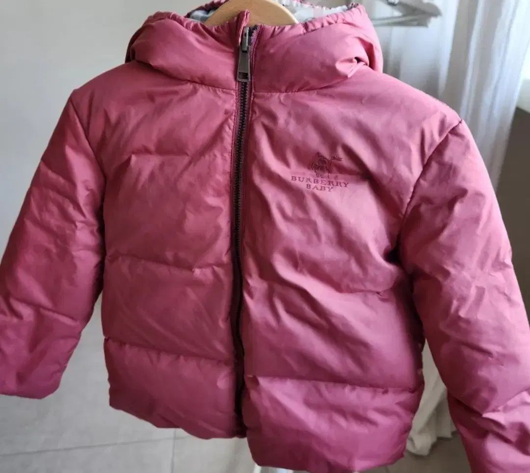 バーバリー キッズ ピンク色 ダウン アウター
