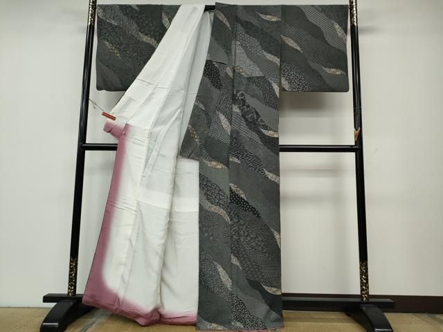 平和屋着物○伝統工芸士 染谷梅治 小紋 道長更紗花文 黒地 さが美扱い