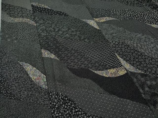 平和屋着物○伝統工芸士 染谷梅治 小紋 道長更紗花文 黒地 さが美扱い