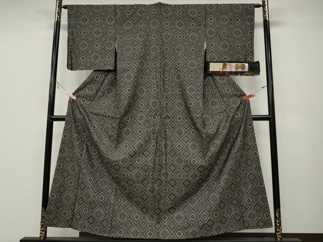 平和屋着物●本場大島紬 龍郷絣 泥染め 菱花文 栄義雄作 証紙付き 正絹 ut