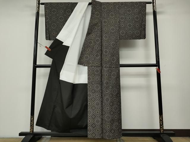  平和屋着物●本場大島紬 龍郷絣 泥染め 菱花文 栄義雄作 証紙付き 正絹 ut 紬 着物