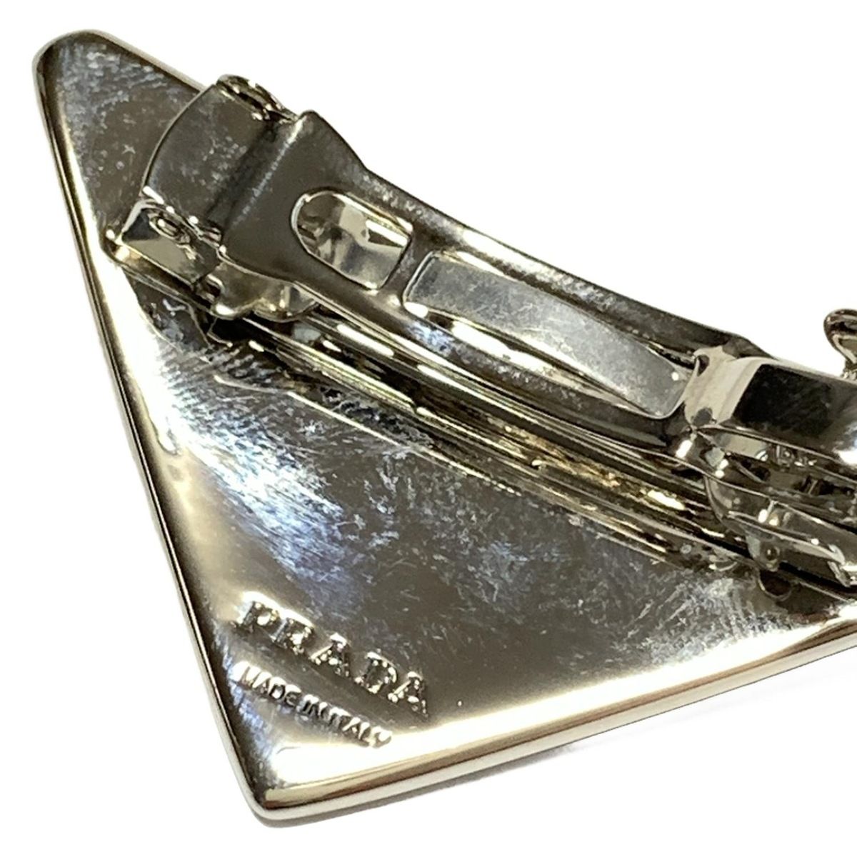 PRADA(プラダ) バレッタ - 黒×シルバー 三角ロゴ - メルカリ