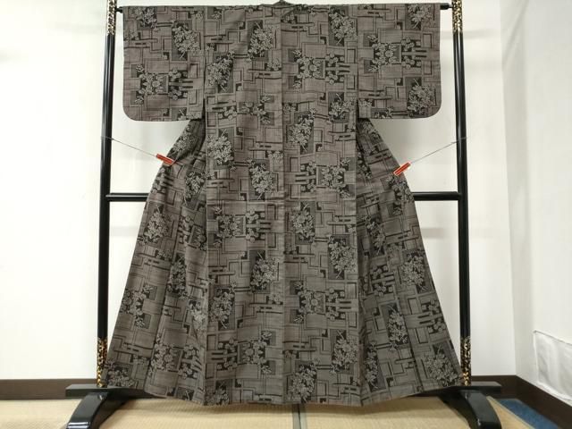 平和屋着物 本場大島紬 7マルキ エ霞短冊重ね草花文 正絹 yc