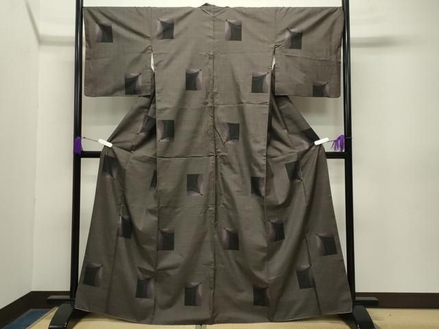 平和屋着物●本場大島紬 7マルキ 舞蝶文 正絹 gh