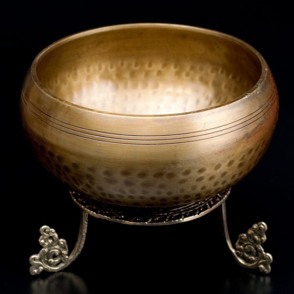 槌目付きティッカシンギングボウル 約17cm×約8.5cm〔スティック付属〕 / シンギングボウル シンギングボール ネ