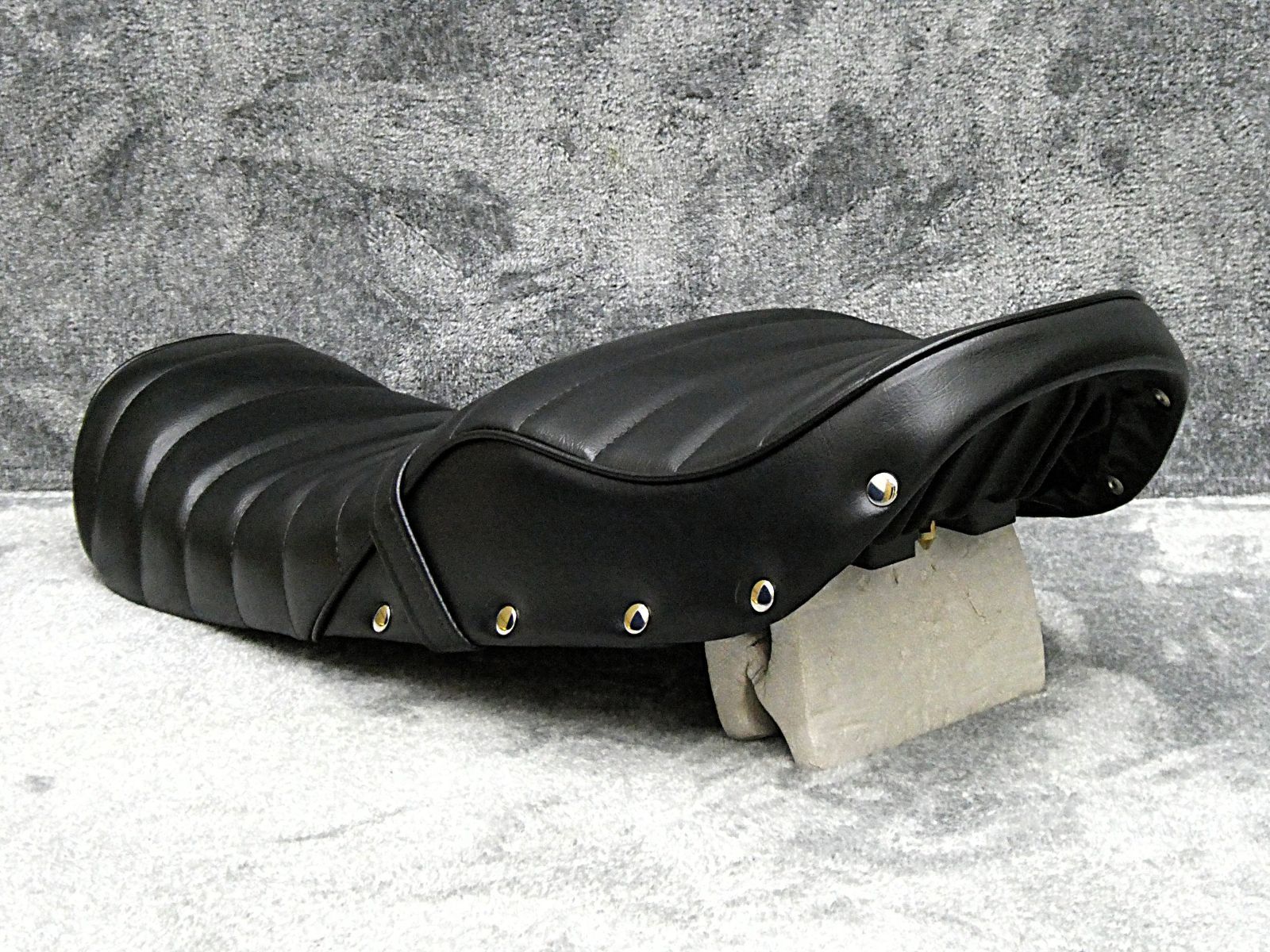 ジェイド250 鋲打ち 黒皮 タックロールシート/完成品BLACKブラックJADE