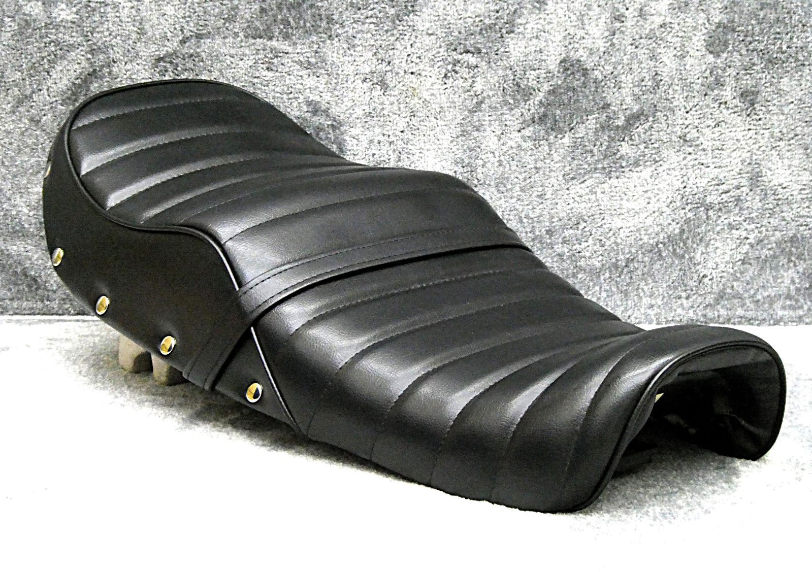 ジェイド250 鋲打ち 黒皮 タックロールシート/完成品BLACKブラックJADE