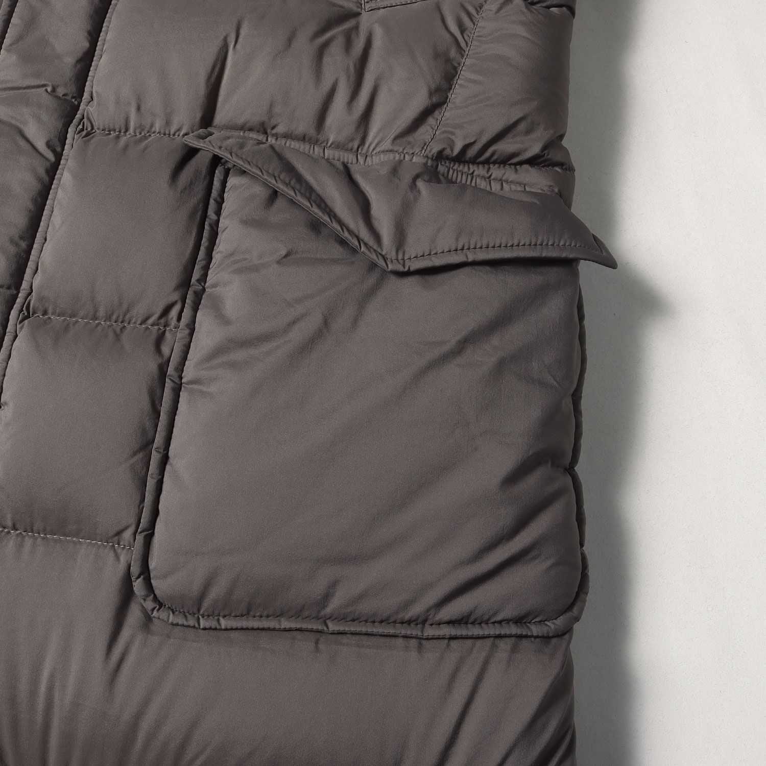 HERNO ヘルノ ジャケット グレイッシュブラウン サイズ:44 | N-3Bタイプ コヨーテファー付き ダウンジャケット (EGEND IL PARKA) | アウター ブルゾン 上着 軽量モデル【メンズ】【中古】【美品】【K4661】 美品】HERNO ヘルノ ジャケット グレイッシュブラウン サイズ:44 | N