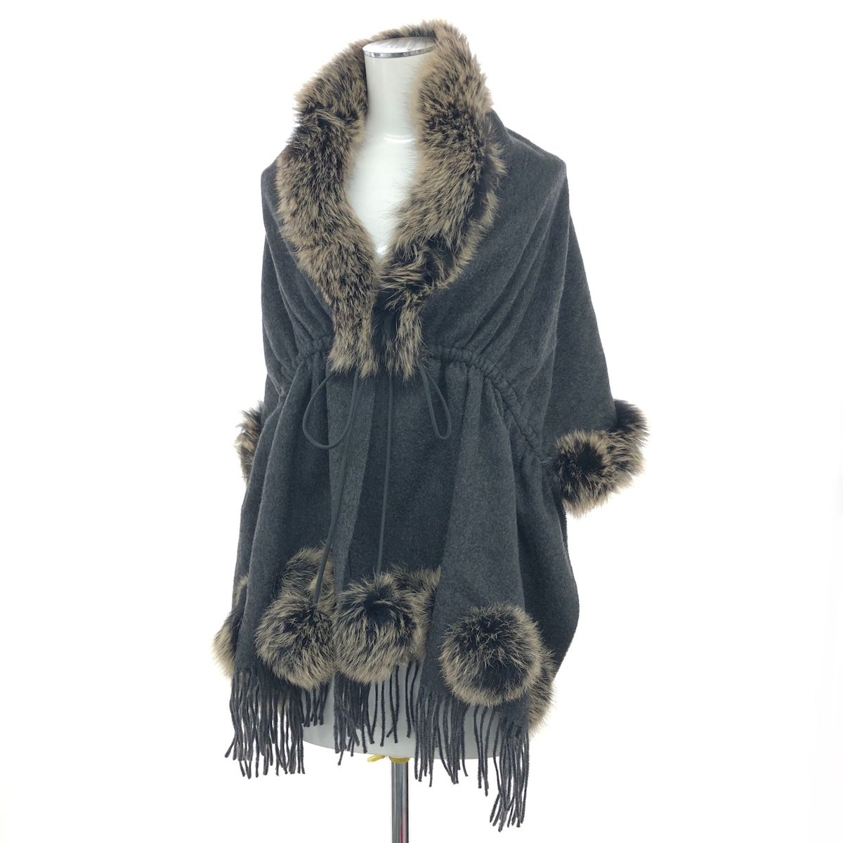 pierre cardin ピエールカルダン ストール ファーぽんぽん フリンジ 羽織り グレー レディース