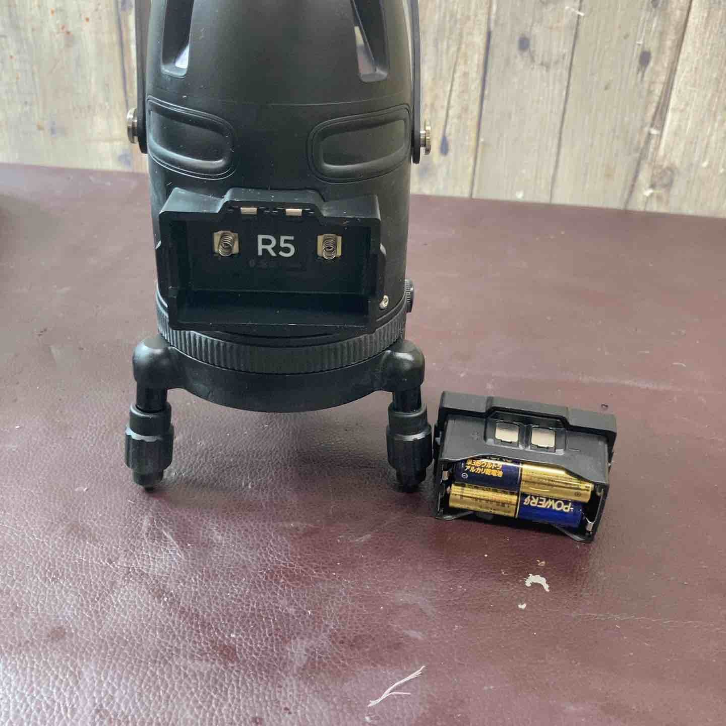 レーザー墨出し器