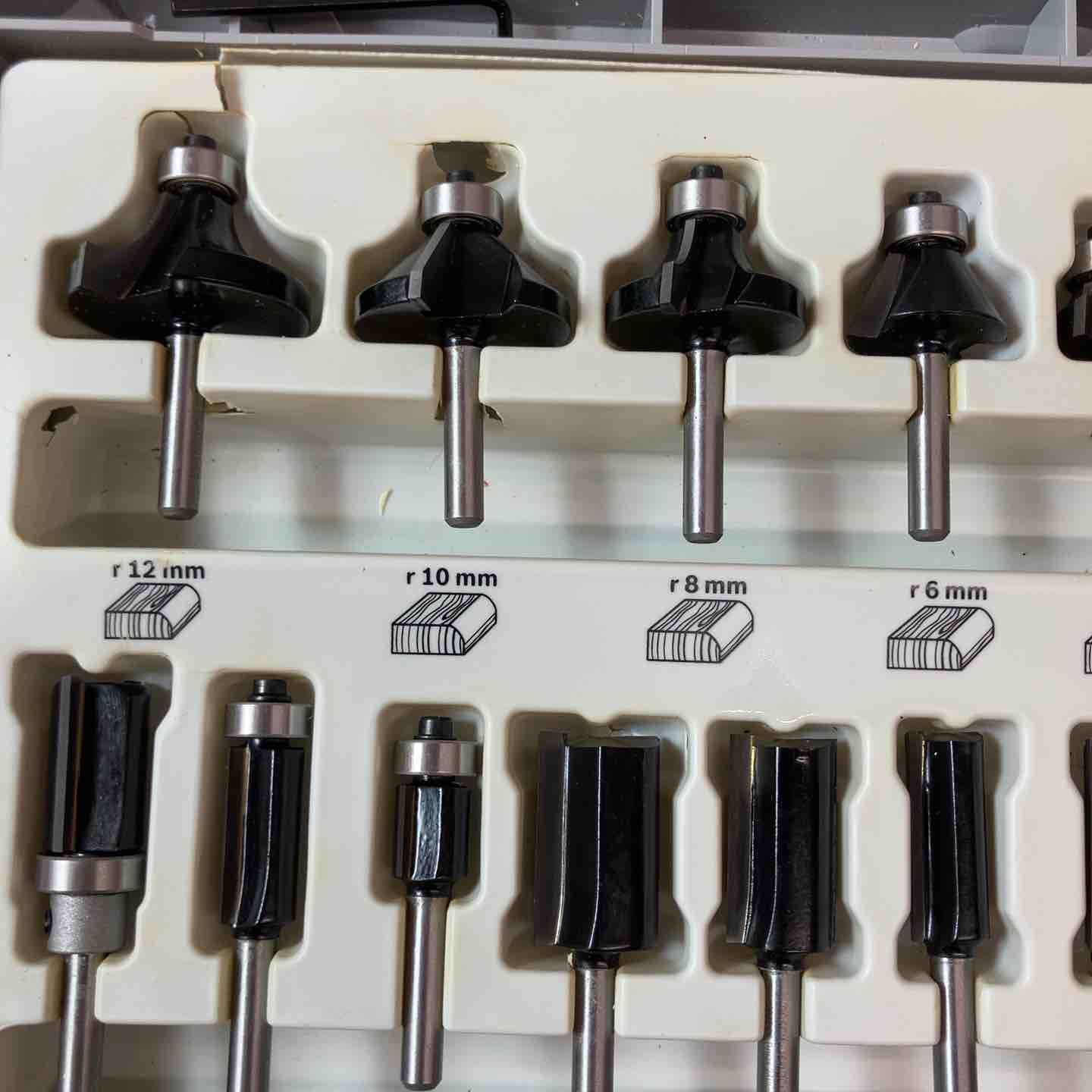  品 ボッシュ BOSCH ルーター トリマービットセット 30種 30本入 その他 ドライバー