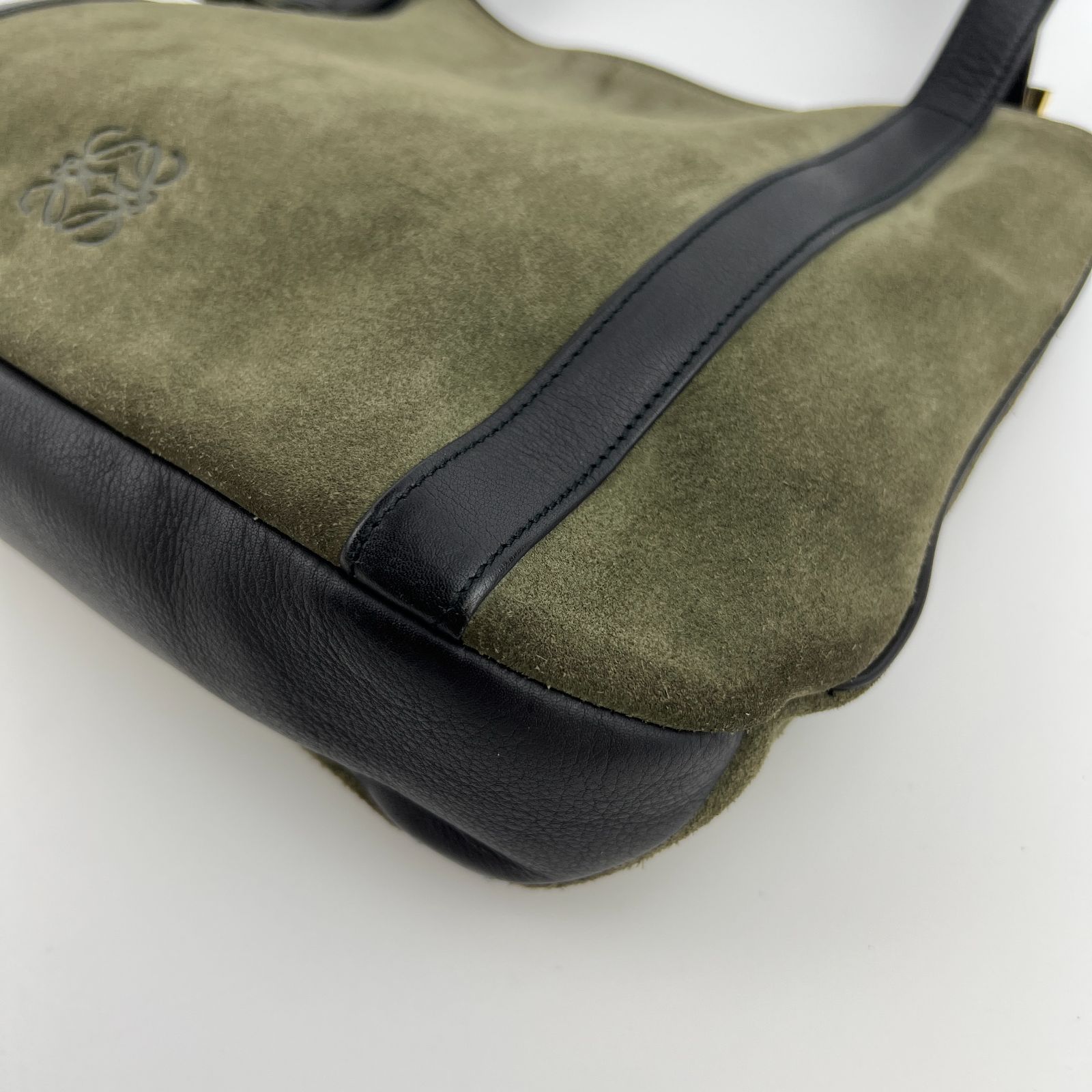 LOEWE ロエベ アナグラム ショルダーバッグ オリーブグリーン スエード 