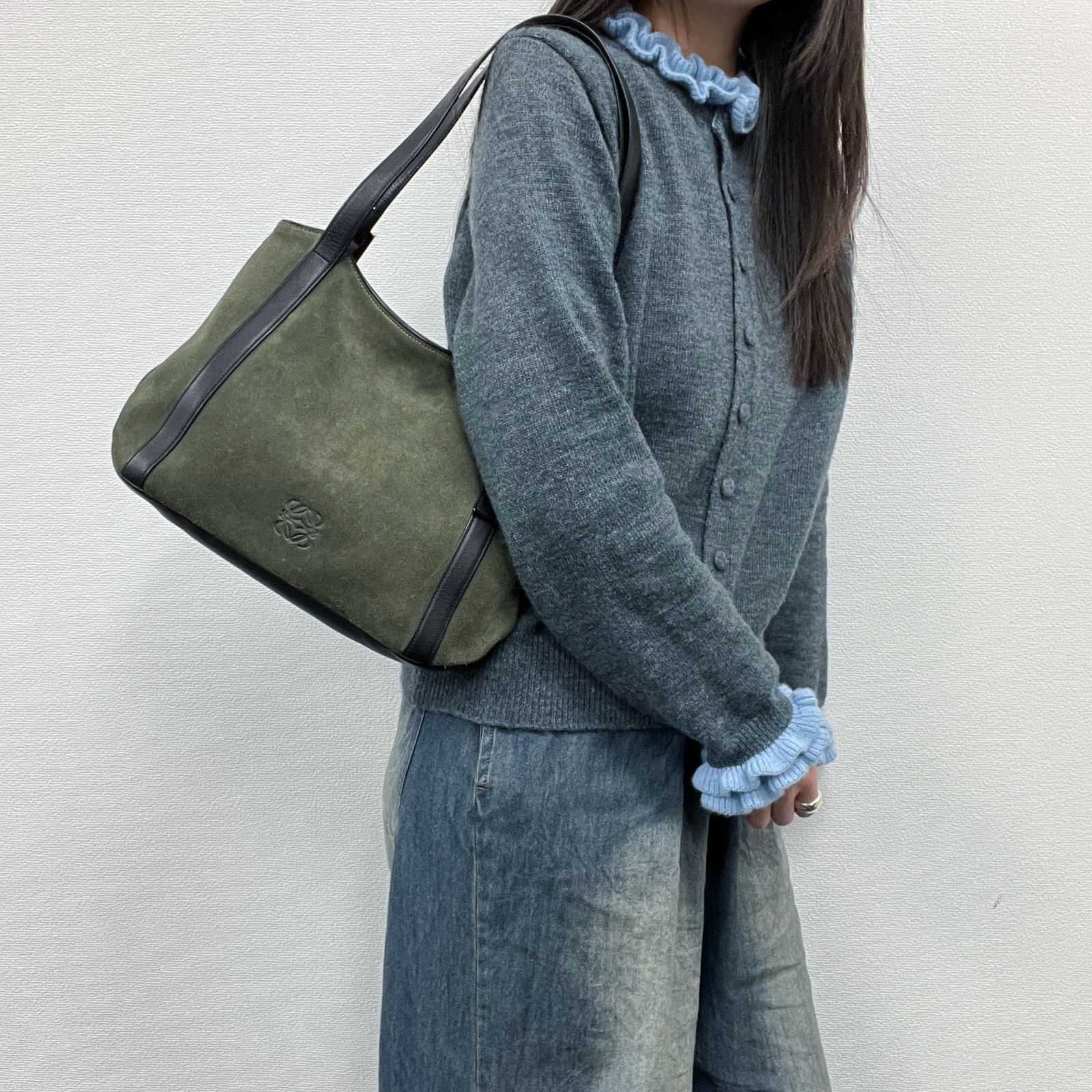 LOEWE ロエベ アナグラム ショルダーバッグ オリーブグリーン スエード 